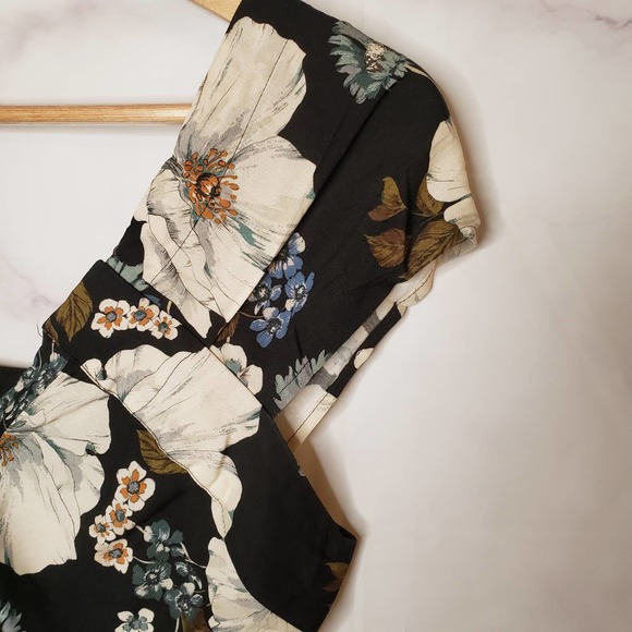 GIANNI BINI floral cold shoulder button down blouse 0 - Picture 4 of 10